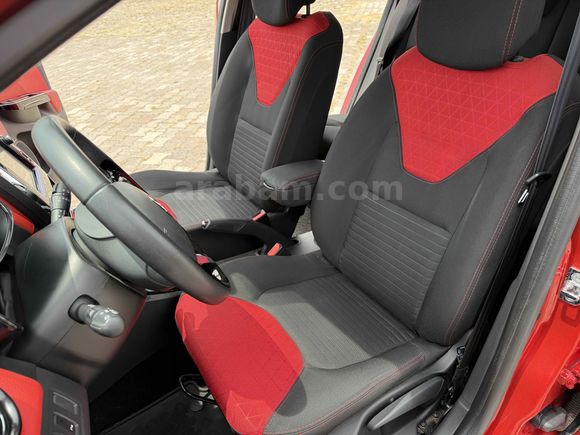 İÇ DIŞ KIRMIZI İLK SAHİBİ 1.5 DCİ 90 HP İCON 2014 CLİO KAZASIZ !