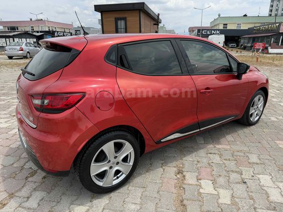 İÇ DIŞ KIRMIZI İLK SAHİBİ 1.5 DCİ 90 HP İCON 2014 CLİO KAZASIZ !