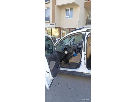 Sahibinden Ford Tourneo Courier 1.6 TDCi Titanium Plus 2017 Model
