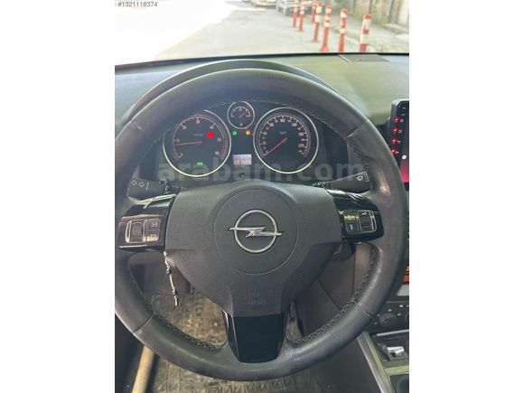 İLHAN AUTO'DAN EMSALSİZ CAM TAVANLI OPEL ASTRA 1.3 CDTI