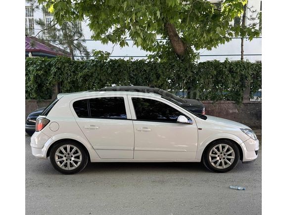 İLHAN AUTO'DAN EMSALSİZ CAM TAVANLI OPEL ASTRA 1.3 CDTI