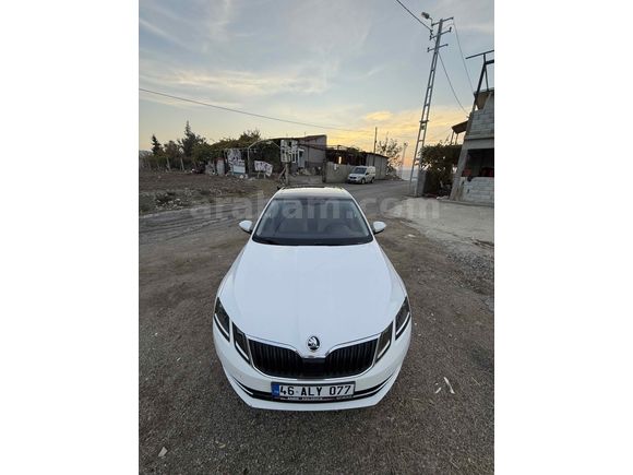 Sahibinden Skoda Octavia 1.6 TDI Style CR otomatik araç 2017 Model 