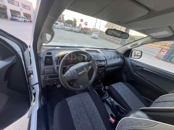 2012 model Isuzu D-Max 2.5 4x4T