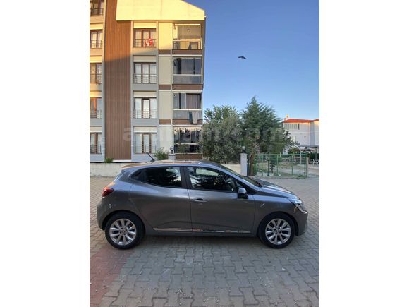 Sahibinden Hatasız Renault Clio 1.0 TCe Touch 2023 Model (Garantisi 06.2028’e kadar devam)