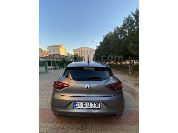 Sahibinden Hatasız Renault Clio 1.0 TCe Touch 2023 Model (Garantisi 06.2028’e kadar devam)