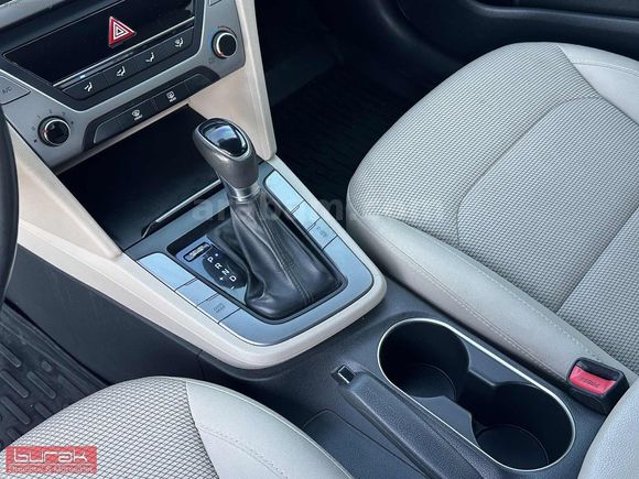 BURAK ** 2018 HYUNDAİ ELANTRA 1.6 CRDİ STYLE PLUS BAKIMLI