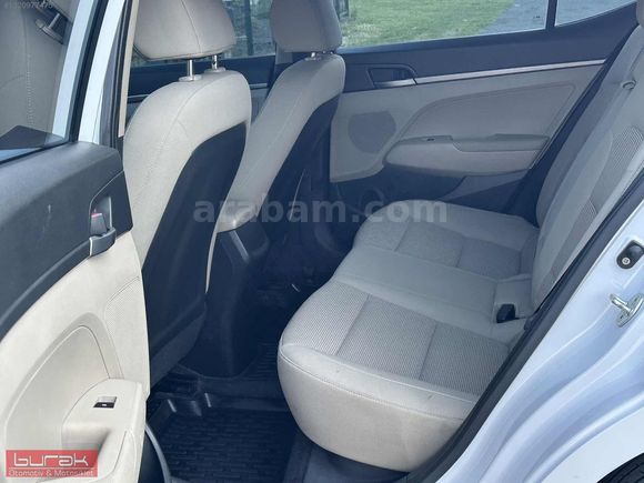BURAK ** 2018 HYUNDAİ ELANTRA 1.6 CRDİ STYLE PLUS BAKIMLI