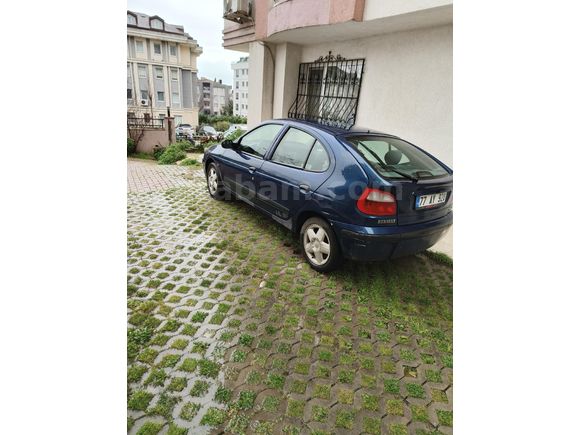 Sahibinden Renault Megane 1.6 Coupe Expression 2002 Model  280.000 km Mavi