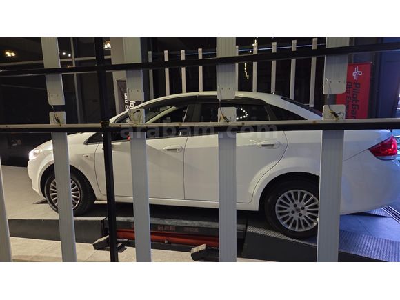 MÜKEMMEL YOL TUTUŞLU ve ÇEKİŞİ çok iyi.1.3 Multijet Active Plus 2013 Model Ankara