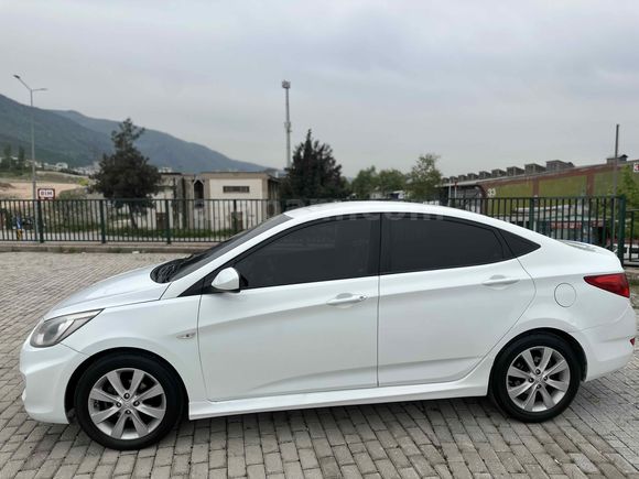 Hyundai Accent Blue 1.6 CRDI Mode Plus 2016 Model 