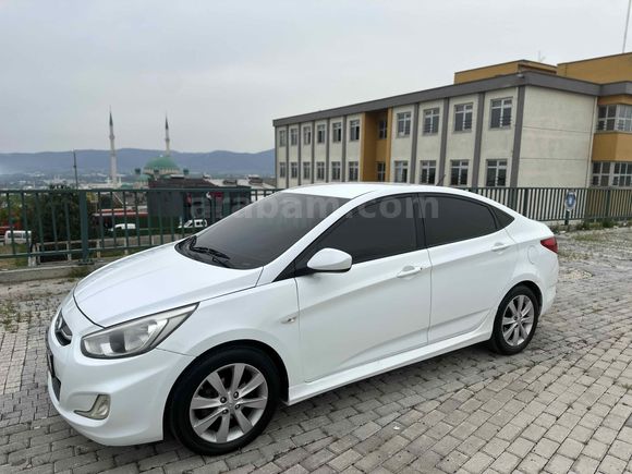 Hyundai Accent Blue 1.6 CRDI Mode Plus 2016 Model 