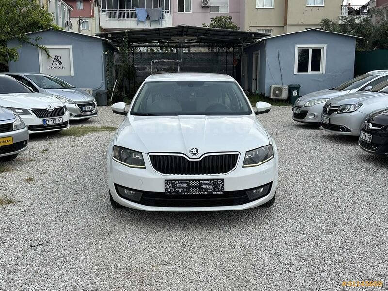 Galeriden Skoda Octavia 1.6 TDI Elegance CR 2013 Model Antalya 192.000 km Beyaz 1