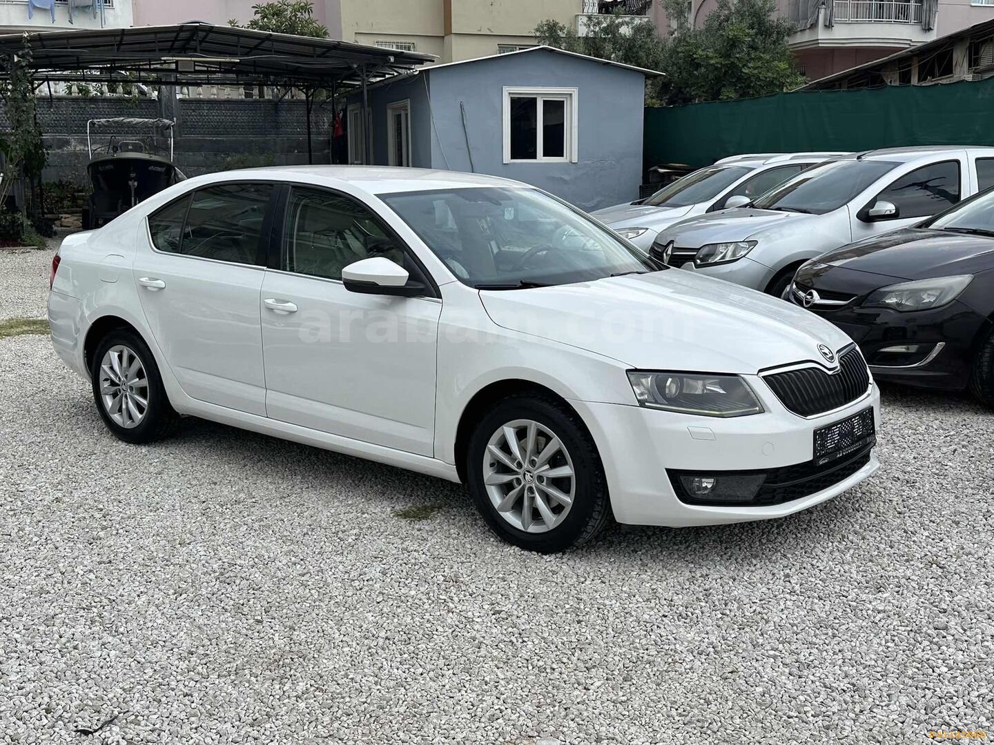 Galeriden Skoda Octavia 1.6 TDI Elegance CR 2013 Model Antalya 192.000 km Beyaz 2