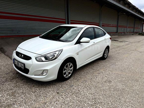 Sahibinden Hyundai Accent Blue 1.6 CRDI Mode 2012 Model 