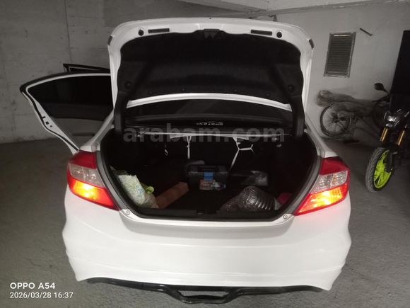 Sahibinden Honda Civic 1.6i VTEC Eco Elegance 2015 Model  260.000 km Beyaz