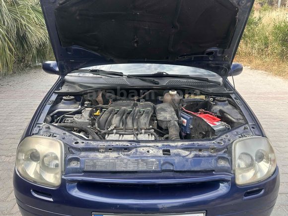 Galeriden Renault Clio 1.4 2001 Model İzmir