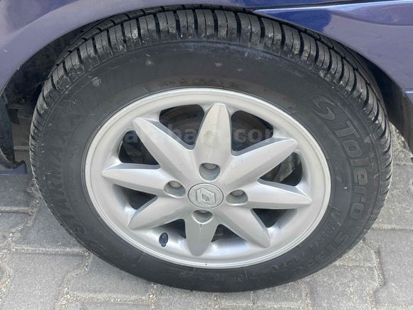 Galeriden Renault Clio 1.4 2001 Model İzmir