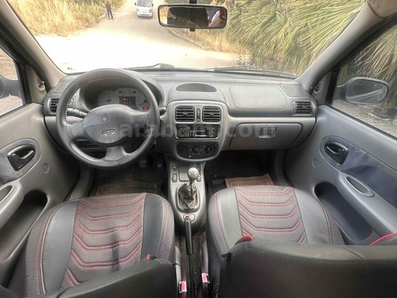 Galeriden Renault Clio 1.4 2001 Model İzmir
