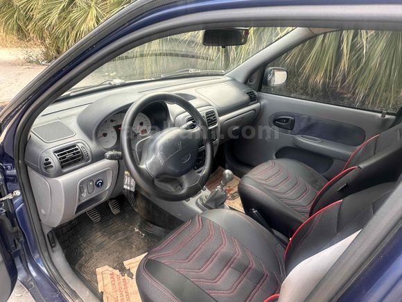 Galeriden Renault Clio 1.4 2001 Model İzmir
