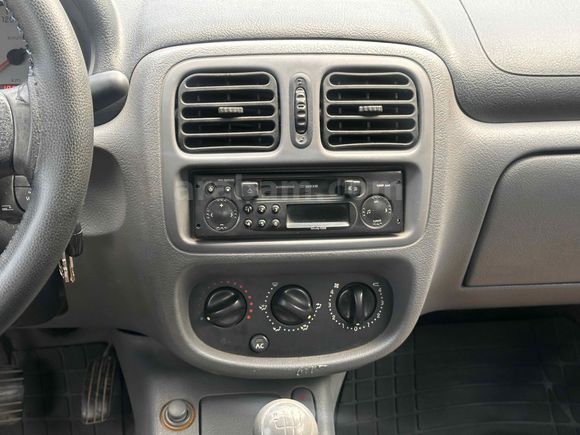 Galeriden Renault Clio 1.4 2001 Model İzmir
