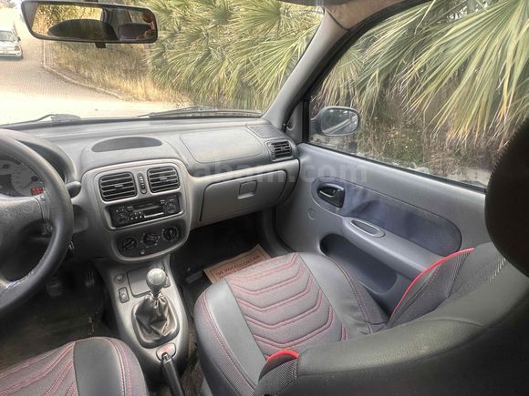 Galeriden Renault Clio 1.4 2001 Model İzmir