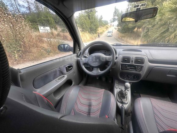 Galeriden Renault Clio 1.4 2001 Model İzmir