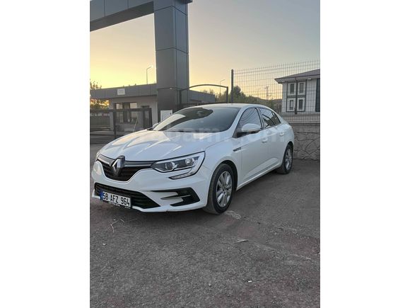 Sahibinden Renault Megane 1.3 TCe Joy Comfort 2021 Model  97.000 km Beyaz