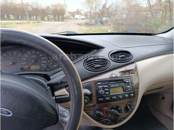 Sahibinden Ford Focus 1.6 Ghia 2001 Model