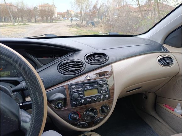 Sahibinden Ford Focus 1.6 Ghia 2001 Model