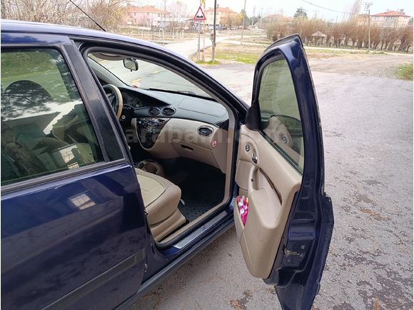 Sahibinden Ford Focus 1.6 Ghia 2001 Model