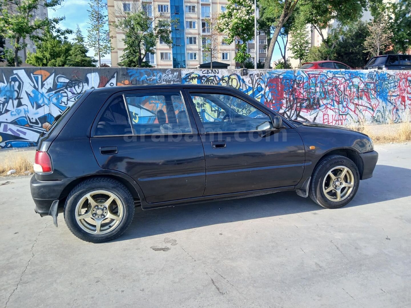 Sahibinden Daihatsu Charade 1.3 CX 1998 Model İstanbul 343.000 km Siyah 2