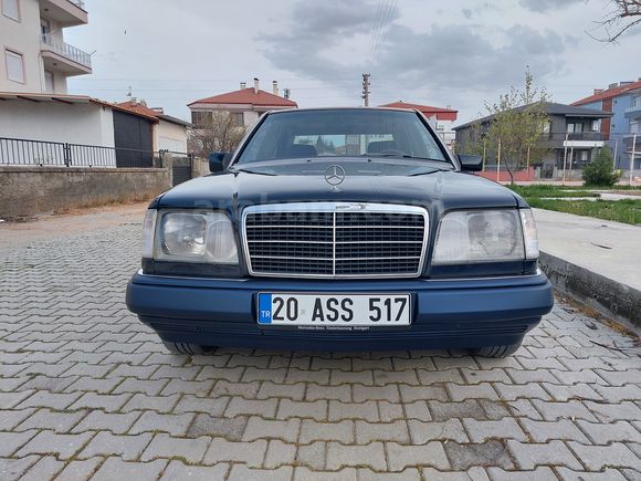 ÖĞRETMENDEN DEĞİŞENSİZ M111 MOTORLU SUNROOFLU OTOMATİK W124 KASA E200