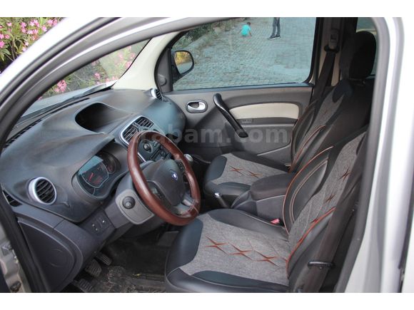 E&C MOTORS'DAN 2016 MODEL 1.5 dCİ TOUCH KANGOO DEĞİŞENSİZ