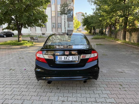 Sahibinden Honda Civic 1.6 İVTEC Dream 2012 Model  157.000 km Siyah