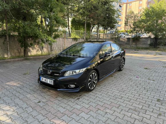 Sahibinden Honda Civic 1.6 İVTEC Dream 2012 Model  157.000 km Siyah