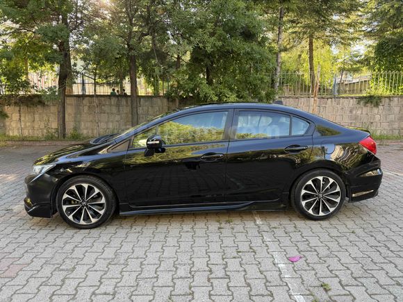 Sahibinden Honda Civic 1.6 İVTEC Dream 2012 Model  157.000 km Siyah