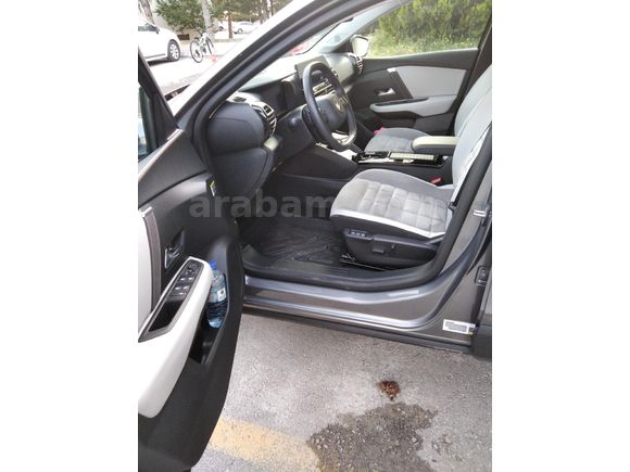 İLK SAHİBİNDEN DEĞİŞENSİZ BOYASIZ CİTROEN C4 1.2 PURETECH MAX 2025 MODEL SUNROOF'LU