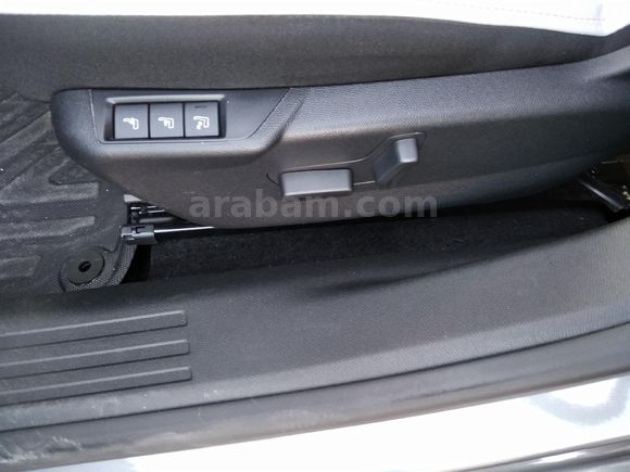 İLK SAHİBİNDEN DEĞİŞENSİZ BOYASIZ CİTROEN C4 1.2 PURETECH MAX 2025 MODEL SUNROOF'LU