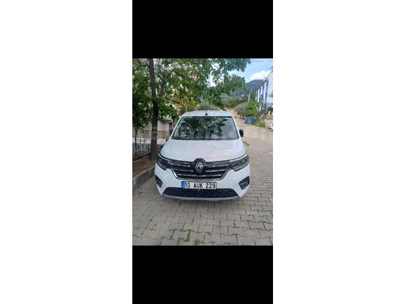 Sahibinden Renault Kangoo Multix 1.3 TCe Iconic 2024 Model