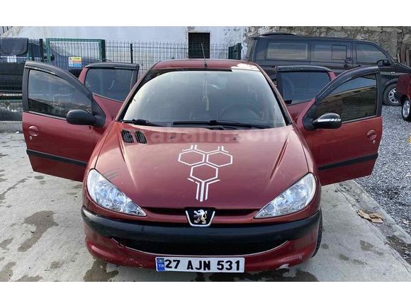 Sahibinden Peugeot 206 1.4 X-line 2004 Model  270.000 km Kırmızı