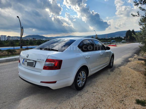 Sahibinden Skoda Octavia 1.6 TDI Style CR 2015 Model