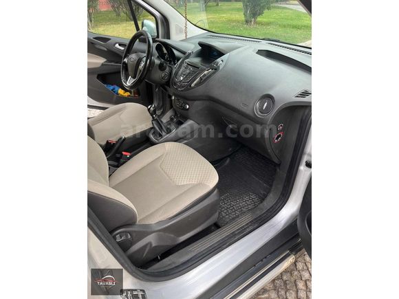 FORD COURİER TİTANİUM