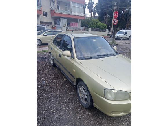 Sahibinden Hyundai Accent 1.5 GLS 2000 Model  400.000 km Altın