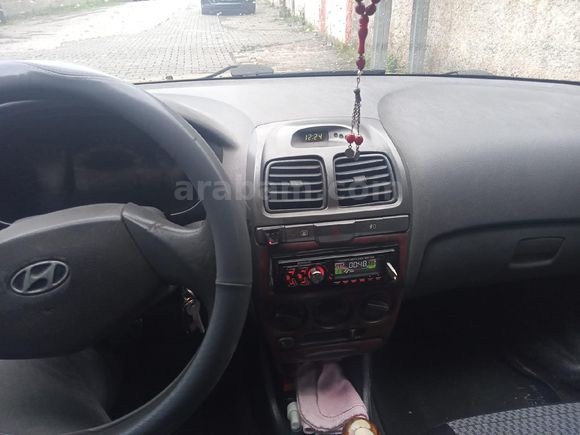 Sahibinden Hyundai Accent 1.5 GLS 2000 Model  400.000 km Altın