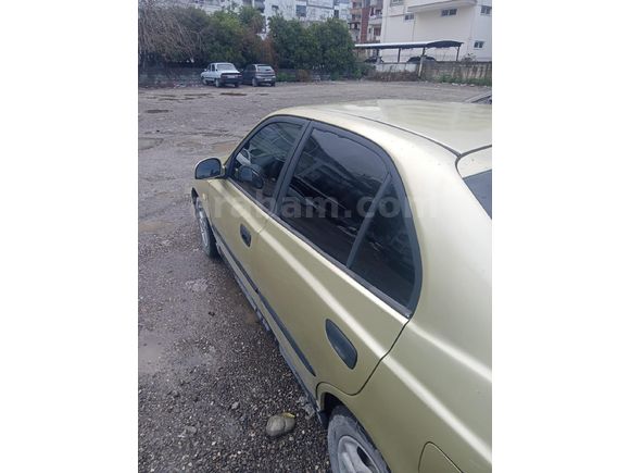 Sahibinden Hyundai Accent 1.5 GLS 2000 Model  400.000 km Altın