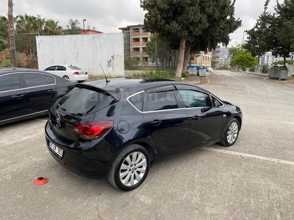 temiz Opel Astra 1.6 Cosmo 2010 Model  218.000 km Siyah