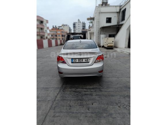 Sahibinden Hyundai Accent Blue 1.4 CVVT Mode Plus 2012 Model 