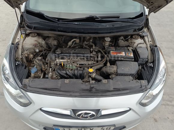 Sahibinden Hyundai Accent Blue 1.4 CVVT Mode Plus 2012 Model 