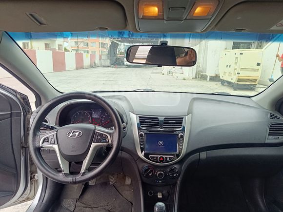 Sahibinden Hyundai Accent Blue 1.4 CVVT Mode Plus 2012 Model 
