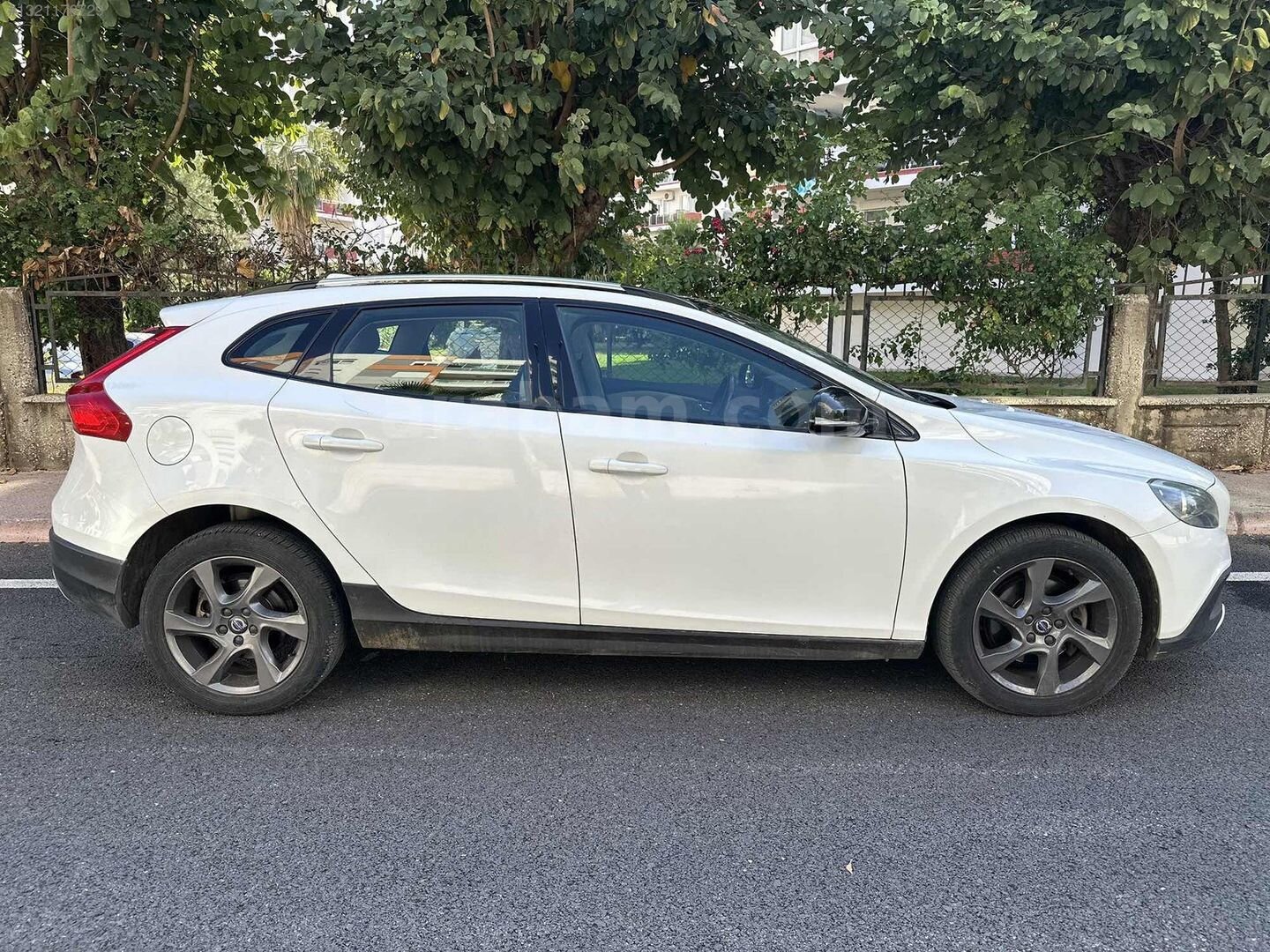 Galeriden Volvo V40 Cross Country 1.6 D Advance 2015 Model Antalya 185.000 km Beyaz 6